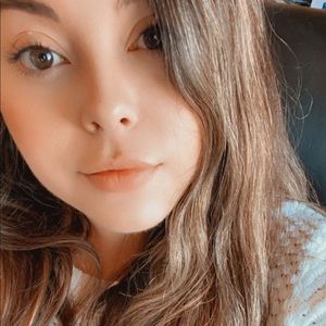 Meet your Posher, Olivia